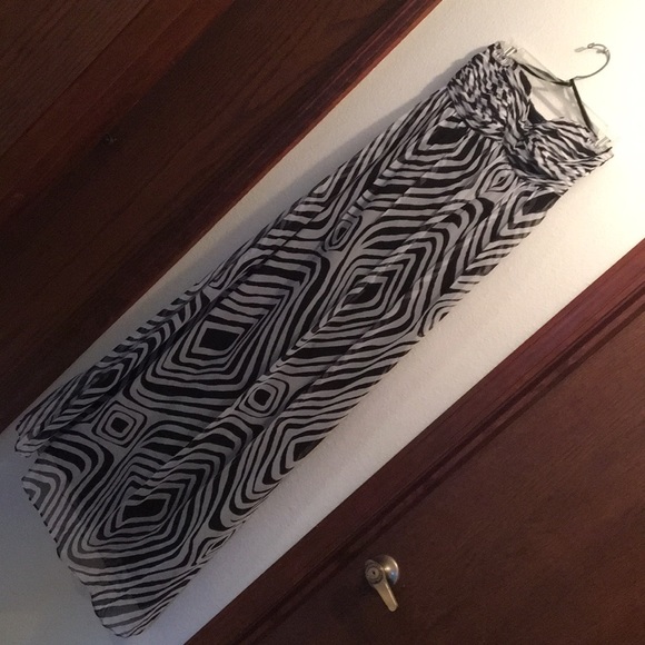 WHITE HOUSE BLACK MARKET MAXI DRESS - Picture 3 of 8